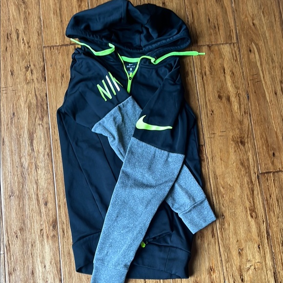 Nike Black and Gray Women's Jacket - Picture 2 of 4